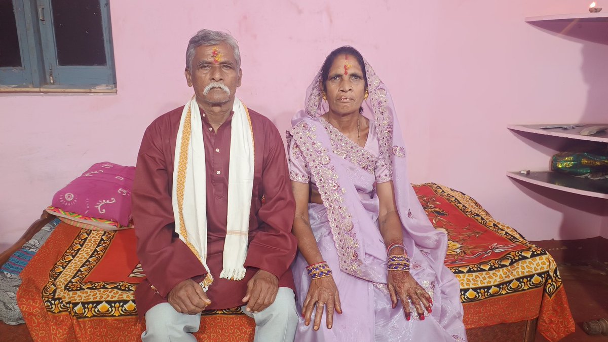 ajeetbharti's tweet photo. मेरे चैनल के एक व्यूअर मोहित जी के दादा-दादी प्रयागराज में मिल नहीं रहे। उन्होंने 1920 एवम् अन्य नंबरों पर शिकायत लिखा दी है। हालाँकि वहाँ से संतोषजनक उत्तर नहीं मिला। 

@prayagraj_pol एवम् संबद्ध संस्थाओं से अनुरोध है कि यदि वो घायल हैं, तो फोटो से पहचान कर के निम्नलिखित नंबर पर सूचित कर दें। 

Pitamber Singh Sinha
Bhuneshwari Bai Sinha
Dadaji's number - 73545 63682
Mohit’s number - 6260913053

आप में से कोई अन्य जानकारी दे सके तो कृपा होगी।