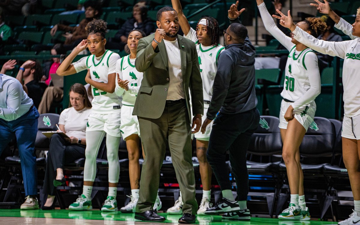 MeanGreenSports's tweet image. Strength in numbers, power in unity. This week, we’re celebrating the incredible bond that keeps us stronger together—on and off the court. #AmericanUnityWeek

@MeanGreenWBB x @MeanGreenMBB 💪🏀 

#GMG🦅 | @American_Conf x @American_SAAC