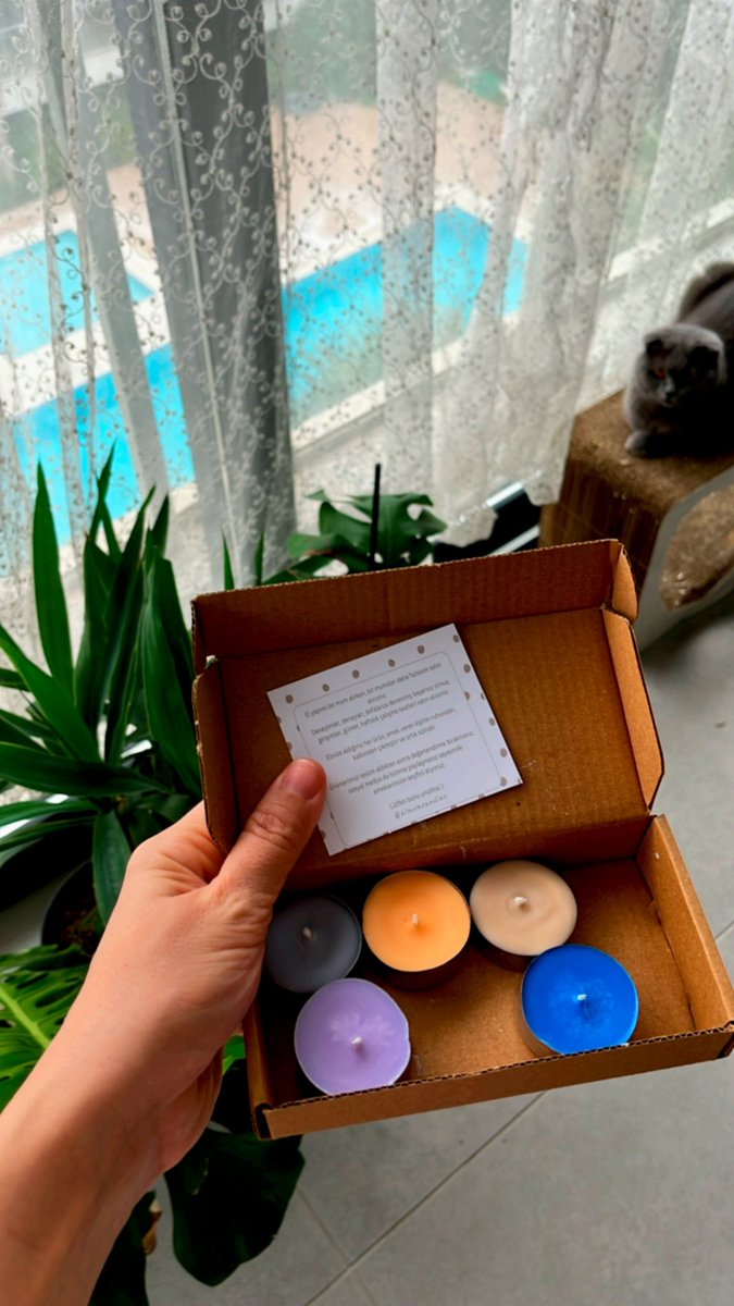 Doğal hammaddeler bir araya geldi ve bu güzellikler sahibine yollandı. #soyamumu #tealight #yogadaily #enerjiterapisi #kokulumum #dogalmum #buhurdanlık