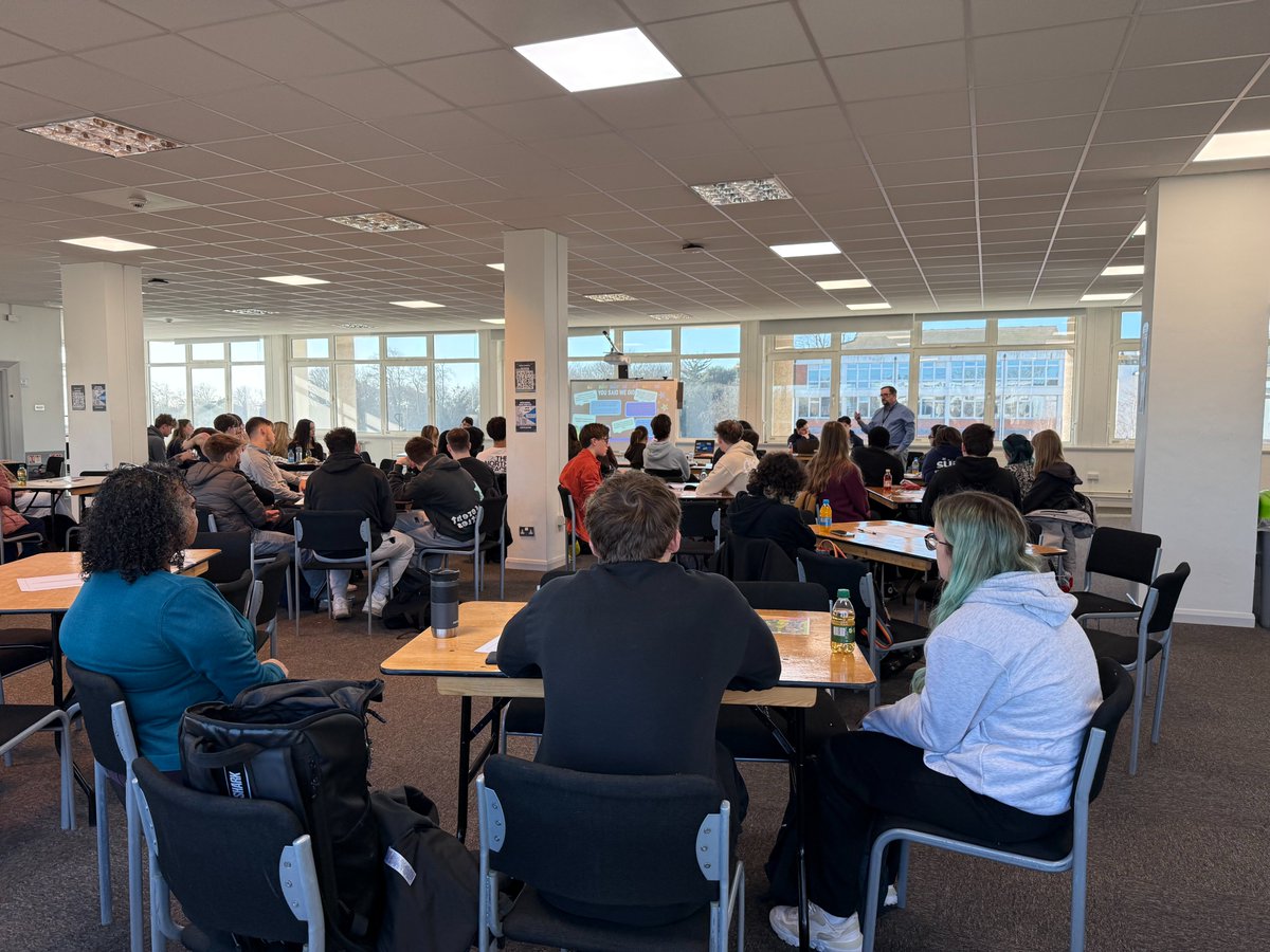 JennythompsonJ's tweet photo. Today, @WorthingCollege hosted its 2nd Student Conference of the year. We had an impressive turnout of over 60 students. We covered important topics such as #Enrichment, #Prevent, and #Englishandmaths, and reviewed the new #jobsapp being developed by FE Sussex. @HelenaThomas01 https://t.co/kITEGRzBb8
