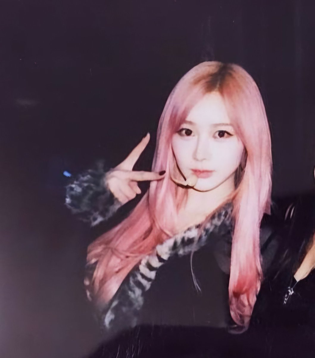 #GISELLE JULIE and YEJI Polaroid from MBC Mucore PD IG