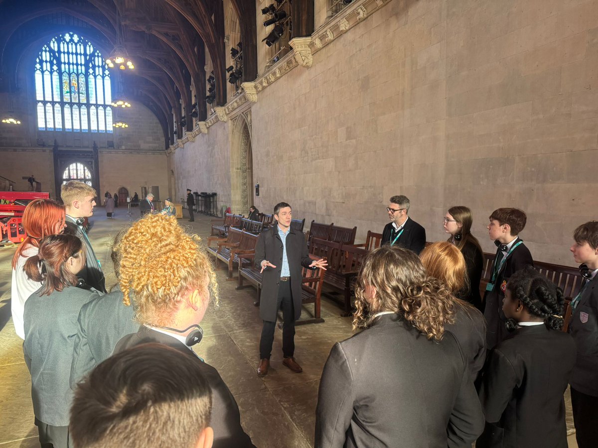I love meeting constituents in Parliament and I love talking to school groups. Today, I got the chance to do both with students from <a href="/SancroftAcademy/">The Harleston Sancroft Academy (3-16 CofE School)</a>  during their tour.