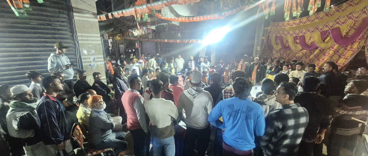 AnishAbbasi's tweet photo. आज #उत्तम नगर विधानसभा में #भाजपा प्रत्याशी श्री @PawanSharmabjp1 जी के साथ मोर्चा जिला अध्यक्ष हाजी इमरान जी के द्वारा आयोजित अल्पसंख्यक मोर्चे के तत्वाधान में विधानसभा चुनाव के नीमित्त आयोजित #कौमी_चौपाल में अल्पसंख्यक समाज के सम्मानितजनों को सम्बोधित कर भाजपा  के पक्ष में मतदान कर, दिल्ली में भाजपा की सरकार बनाने कि अपील की इस कार्यक्रम में साथ में अल्पसंख्यक मोर्चा के पश्चिम उत्तर प्रदेश के अध्यक्ष @javedmalikbjp जी,नईम सैंफी जी,नासिर रजा जी,फिरोज मलिक जी आमिर सलमानी जी सगीर जी भी उपस्थिति रहे 
@narendramodi @AmitShah @blsanthosh @Virend_Sachdeva @PavanRanaRSS @kjsehrawat