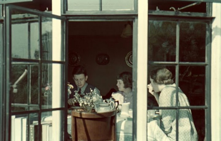 History🇬🇧1930s.

Southern England, 1937-38.

Breakfast Time.