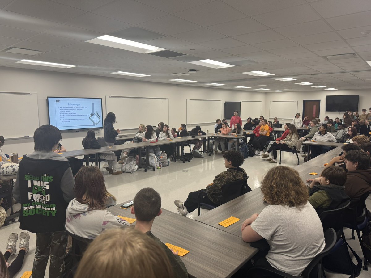 A full  room for our Early College lunch and learn with <a href="/MHS_Owens/">MHS Owens</a> to share opportunities for the class of 2028.