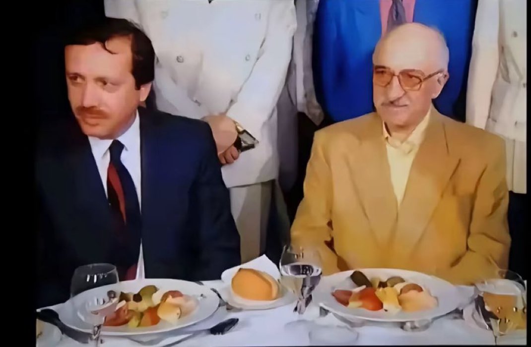 Ekrem İmamoğlu’nun böyle bir fotosu olsaydı, trollerin paylaşımlarını düşünemiyorum.!