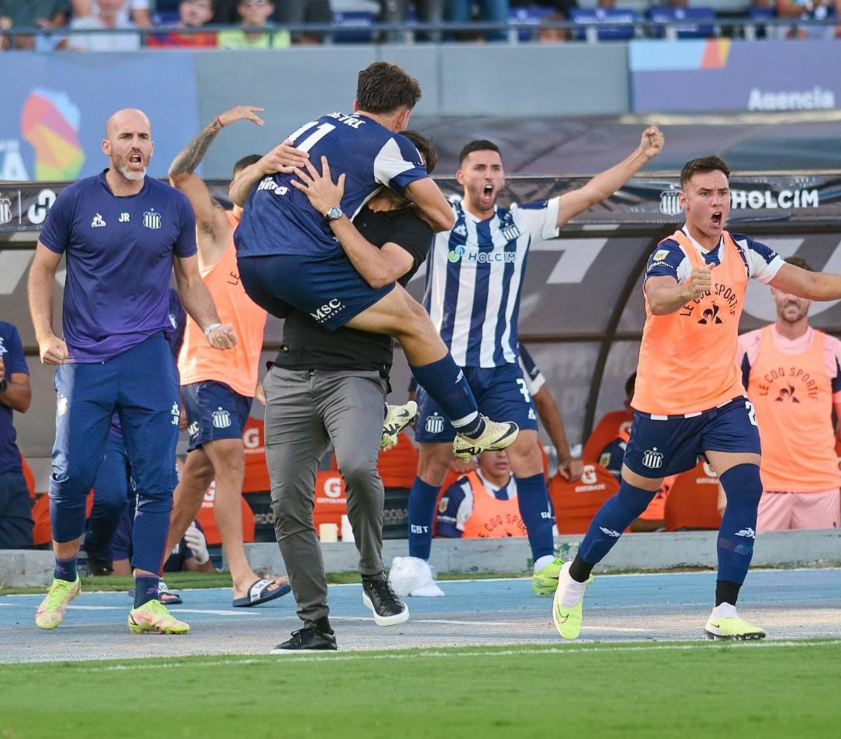 Yo veo al futuro repetir el pasado.