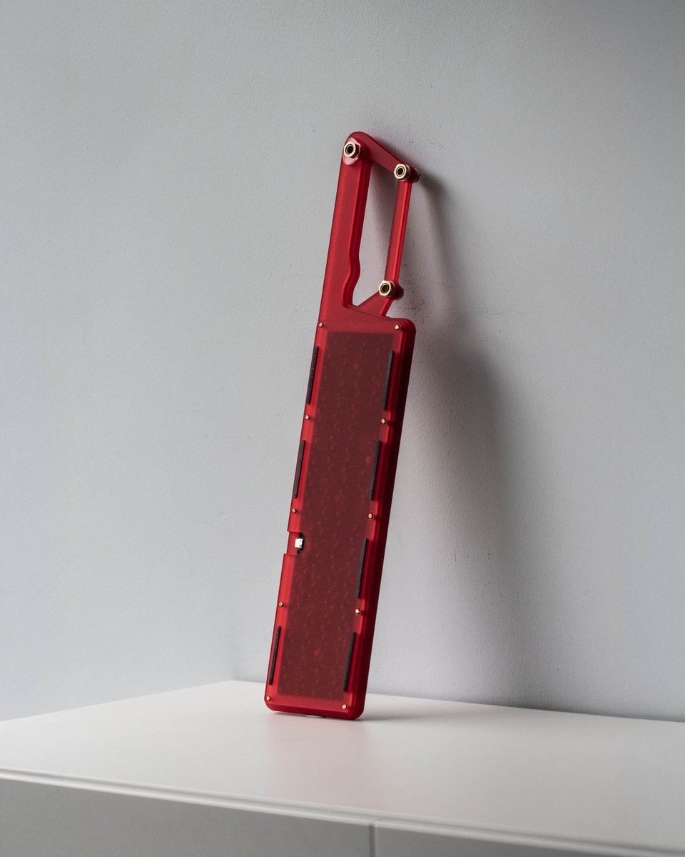 !! GIVEAWAY!! Mechete KEEBLADES are now online [link in bio] and paired with that im sending my prototype boards I used for photography the door out in a ~giveaway~ !

Starting with this Ruby Red Weapon. 

🔻 Win conditions below 🔻