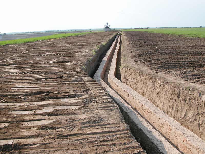 Los acueductos son una de las obras más impresionantes de la ingeniería romana, y aunque tendemos a pensar en ellos como grandes arquerías elevadas, lo cierto es que gran parte de su trazado solía discurrir bajo tierra. Os lo muestro con 3 de los últimos que se han hallado 🧵👇