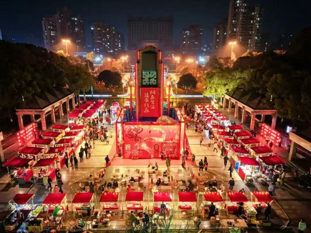 hangzhoufeel's tweet image. Celebrate the New Year in #Tonglu! The Tonglehui New Year Life Fair, immersive folk performance activities, ancient costume NPC interactive tours, Hanfu shows, and folk acrobatics performances will begin on February 2 (the fifth day of the Chinese New Year).
#CNYinHangzhou