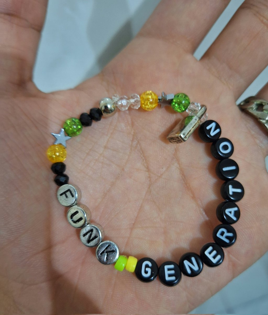 ifgothicw's tweet photo. minha miçanga do funk generation chegou e é uma gracinha https://t.co/1eeAPW9yqh