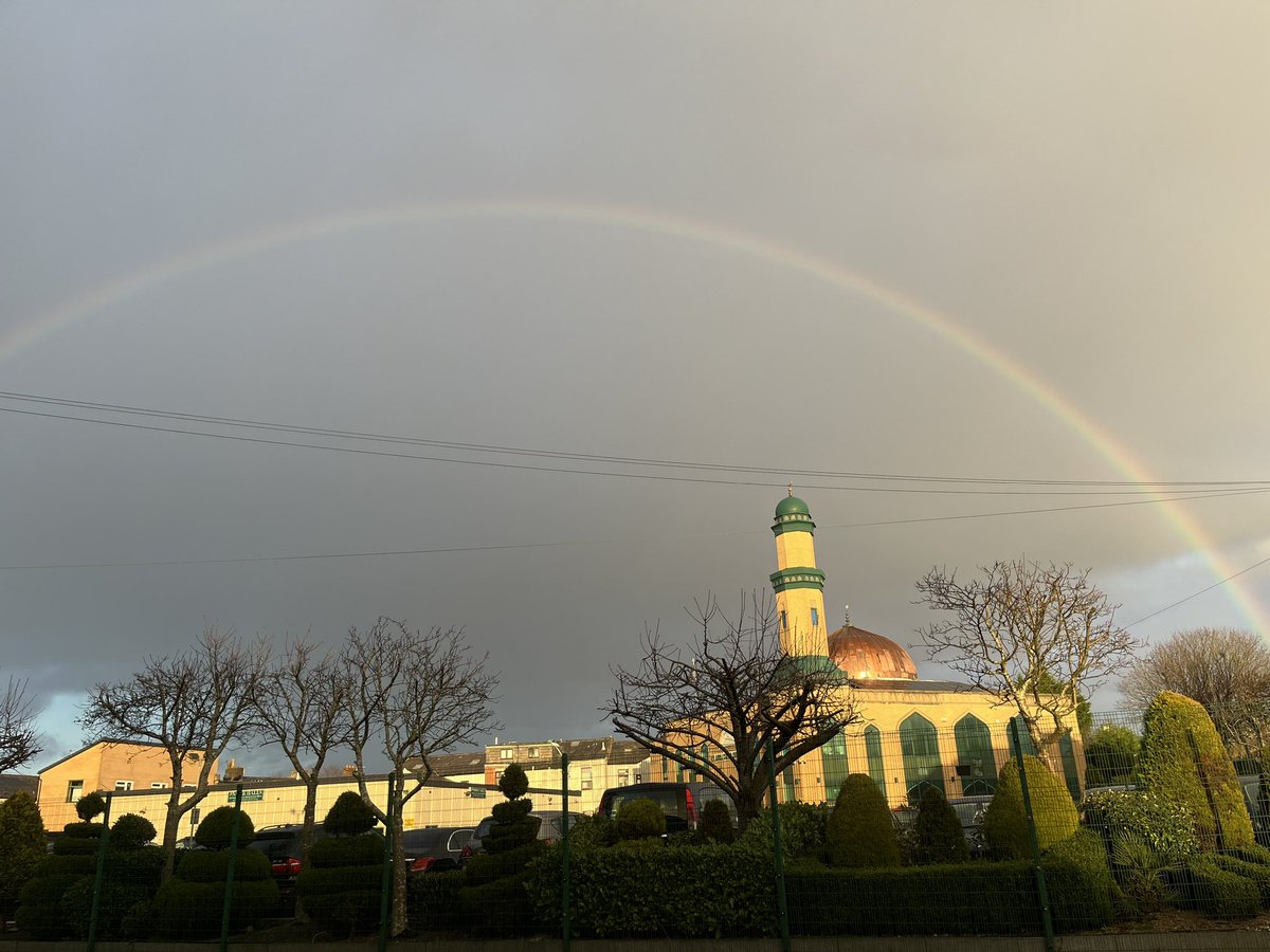 Lucky enough to capture this stunning #rainbow as I step foot out of the office ! 🌈