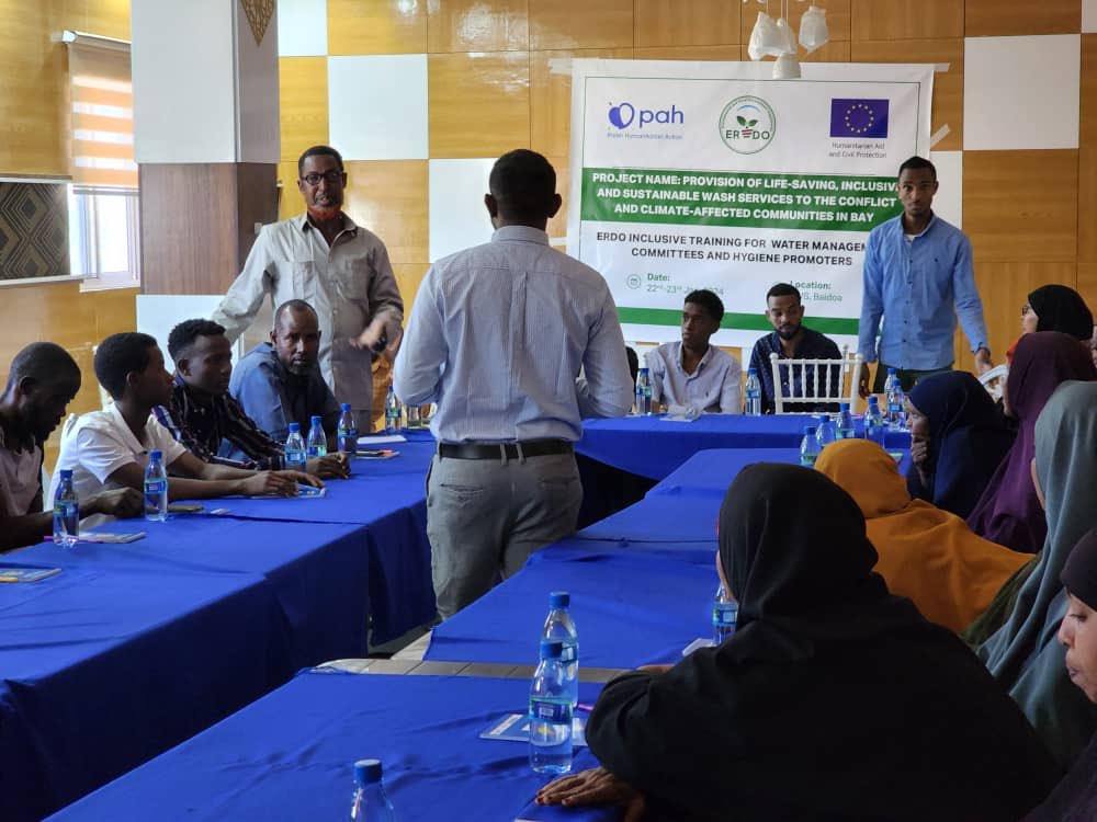 ERDOSomalia's tweet photo. 🚰 **Empowering IDP Communities Baidoa!** 🌍 🚰 

ERDO &amp; @PAH_org , with support from @ECHO_CESAfrica , wrapped up a 3-day training for Water Management Committees &amp; Hygiene Promoters. 

Participants gained skills to manage Community WASH infrastructures effectively. https://t.co/kWaVS2bXMb