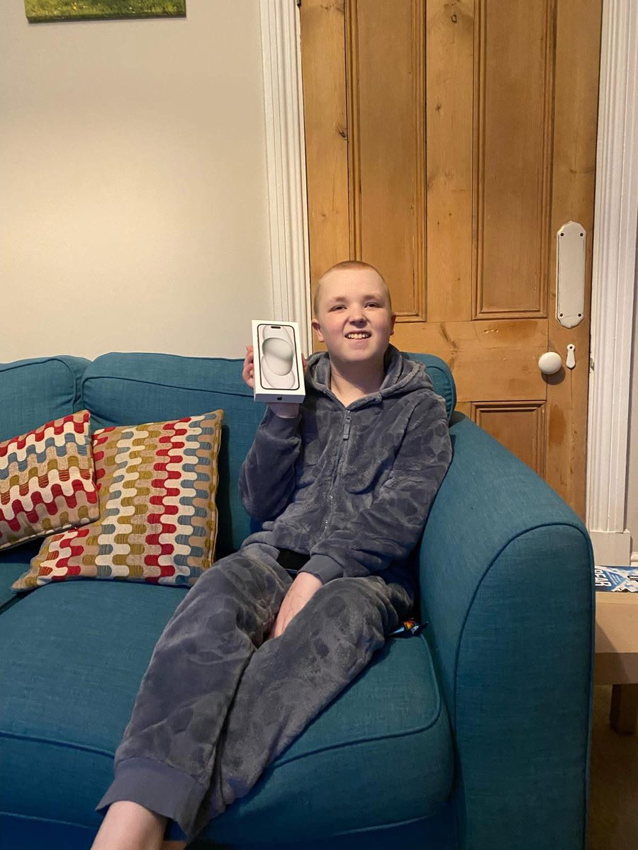 💫 Smiles on faces and wishes coming true! Joe is over the moon with his new phone - just look at that grin! 😊✨

Your generosity makes moments like these possible. Whether you donate or share our posts, every action helps us keep spreading joy. Thank you! 💜