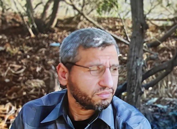 سَلامٌ عَلى تِلكَ الخَلائِقِ إِنَّها
مُسَلَّمَةٌ مِن كُلِّ عارٍ وَمَأثَمِ