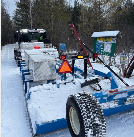 RSC_NorthGower's tweet photo. The groomers have been out doing what they do with the little snow we have and managed to get a section of trail open!  Hopefully more to follow with more snow!
Please remember to always check the ITG before you ride to ensure trails are open. https://t.co/p4ptuhgFeC