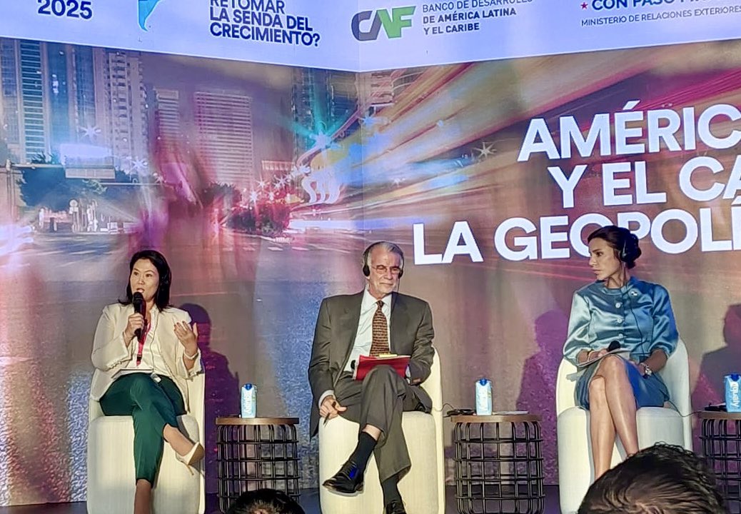 Desde Panamá, agradezco a la CAF por la invitación a participar como ponente en el panel sobre Geopolítica, en el marco del Foro Económico Internacional América Latina y el Caribe 2025. Este evento reúne a líderes políticos, académicos, autoridades y empresarios de nuestra región