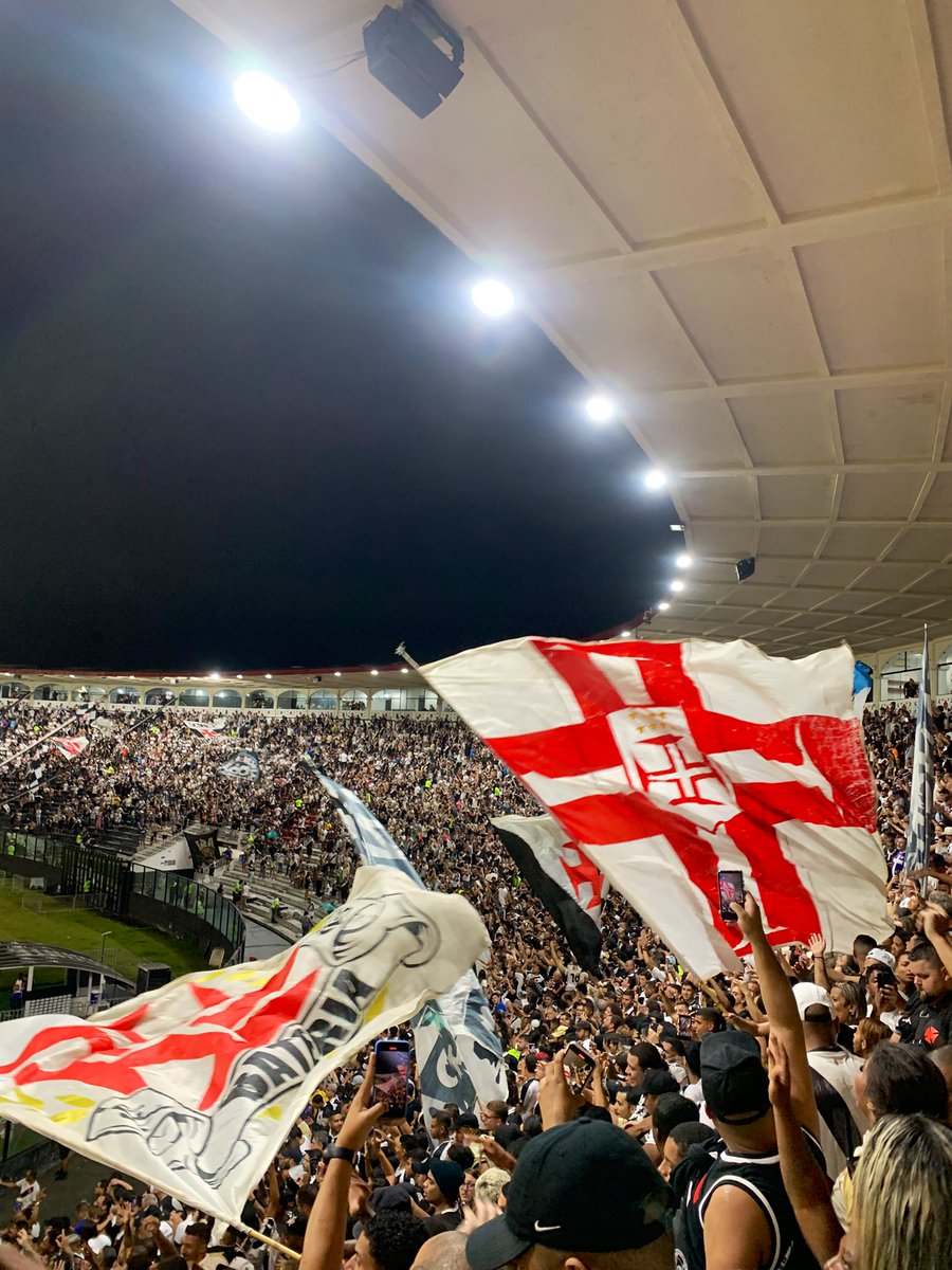 anabe_crvg's tweet photo. sempre ao seu lado até o fim 
📍São Januário https://t.co/zNg57cdRjX