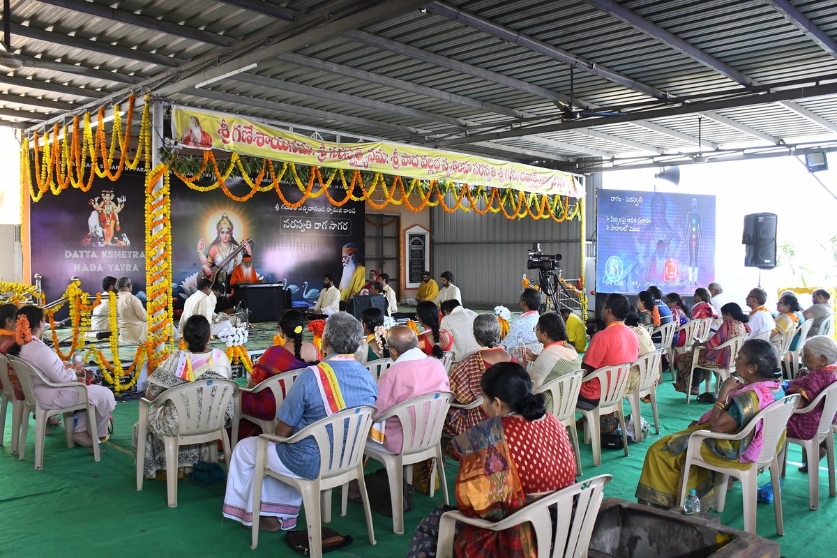SgsSwamiji's tweet photo. • Datta Kshetra Nada Yatra 2025 • 30 Jan 2025

- Music for Meditation - Saraswati Raga Sagara

SGS Ashrama, Cheerala, Andhra Pradesh

#datta #dattakshetrayatra2025 #music #meditation #healing #sgsswamiji #raga #nada #ragasagara #cheerala #saraswatiragasagara https://t.co/6lffc1xefk