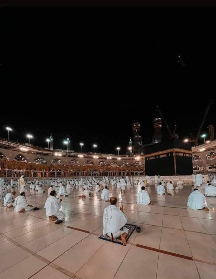 "وقُل للقلب سوفَ تذوقُ خيرًا
فحُلمك هيّنٌ و اللهُ قَـادر!🤍"