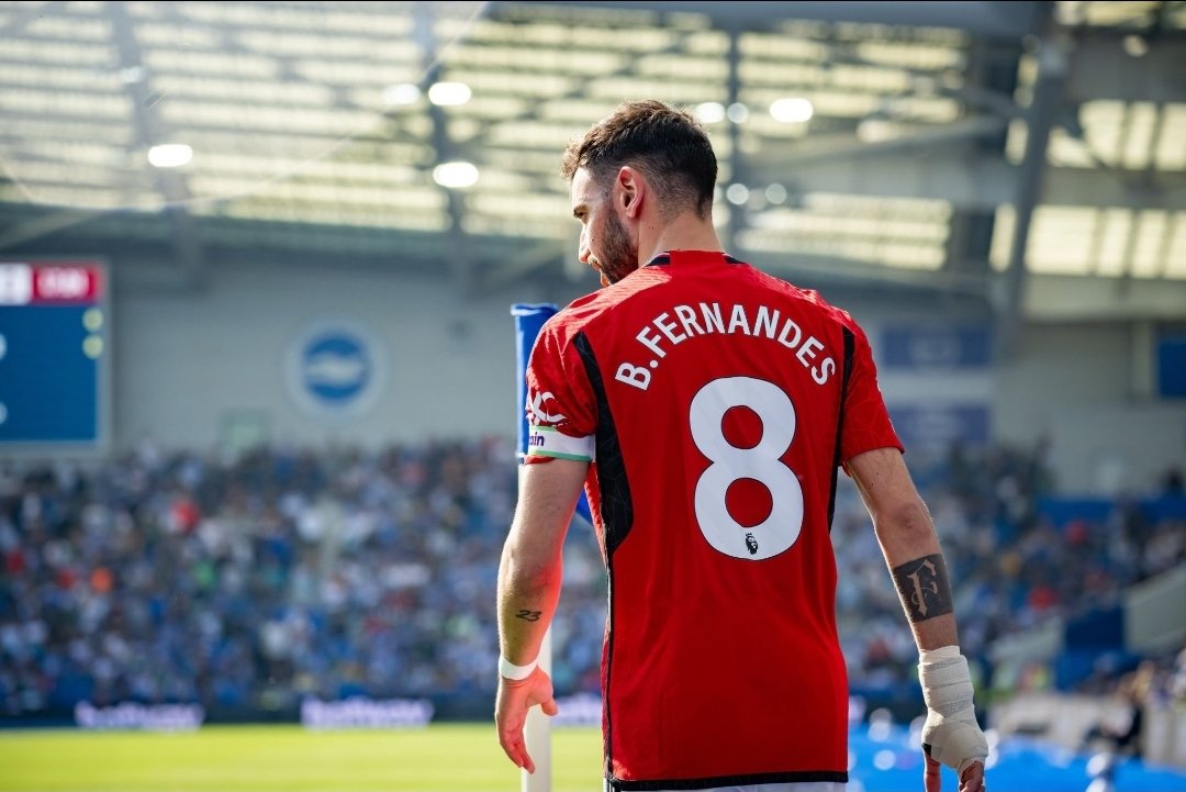 The last couple of weeks <a href="/B_Fernandes8/">Bruno Fernandes</a> has been improving. Taking less risks and actually our only creative spark in most games.
A true captains performance in the #EuropaLeague tonight.

#MUFC 🇵🇹🐐