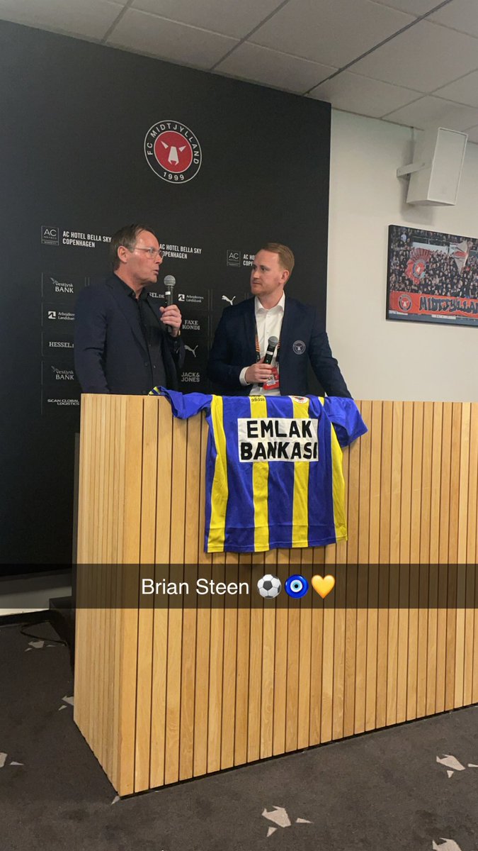 FC Midtjylland vs Fenerbahçe 
Eski gener oyuncu Brian Steen Nielsen kendi zamanında oynadığı formayı getirmişti ve Türküye’de futbolun nasıl bir tutku olduğunu anlattı. 
Tazminatör ve Acun bildiğiniz gibi 
#FCMvFB
