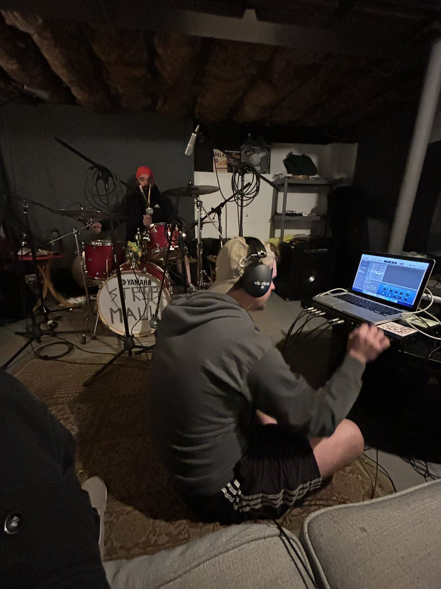 Hello???? Wut tha fuck are we up to??? 🫣🫣🫣🫣🫣🫣