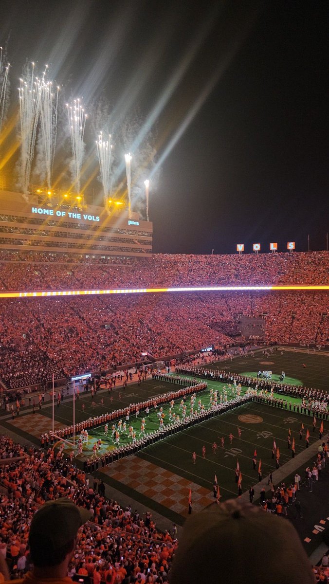 Stadium of the Day 🏈🔥

🏟️ Neyland Stadium
📍 Knoxville, Tennessee
🗣️ 101,915
🏗️ September 24, 1921

Truly breathtaking 😍