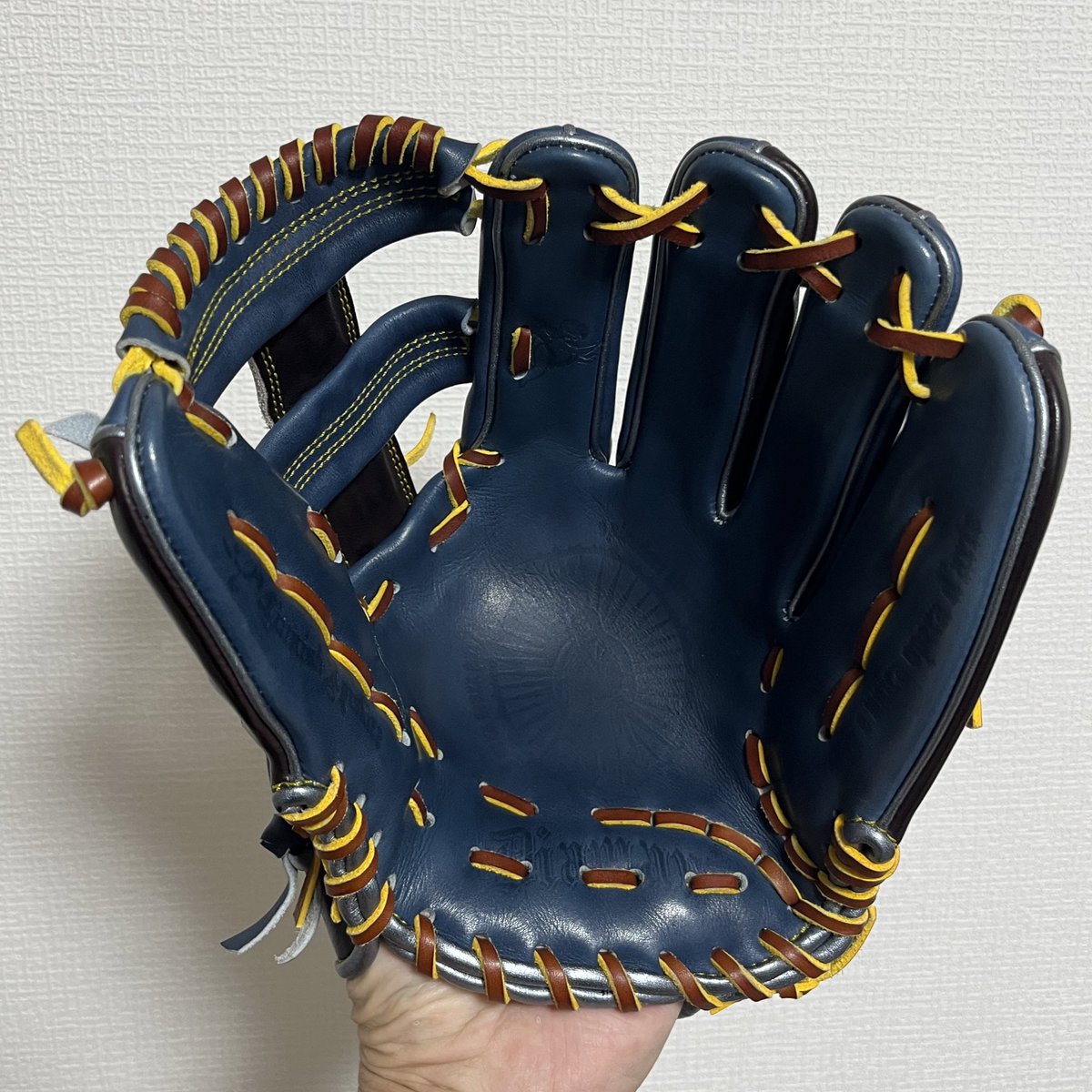MYBB_Glove's tweet photo. #Day400
勝負のつもりで挑んだが透かされ社畜生活継続です。これが私の仕事なんだと半ば諦めている自分も居ます🤣
意地を張り続けるのもシンドイんですけどね😅
今日はお休みを頂き、眼の定期検診へ行ってきます👍
気分転換になると良いな😮💨
#ご安全に https://t.co/1ztSrGW9DS