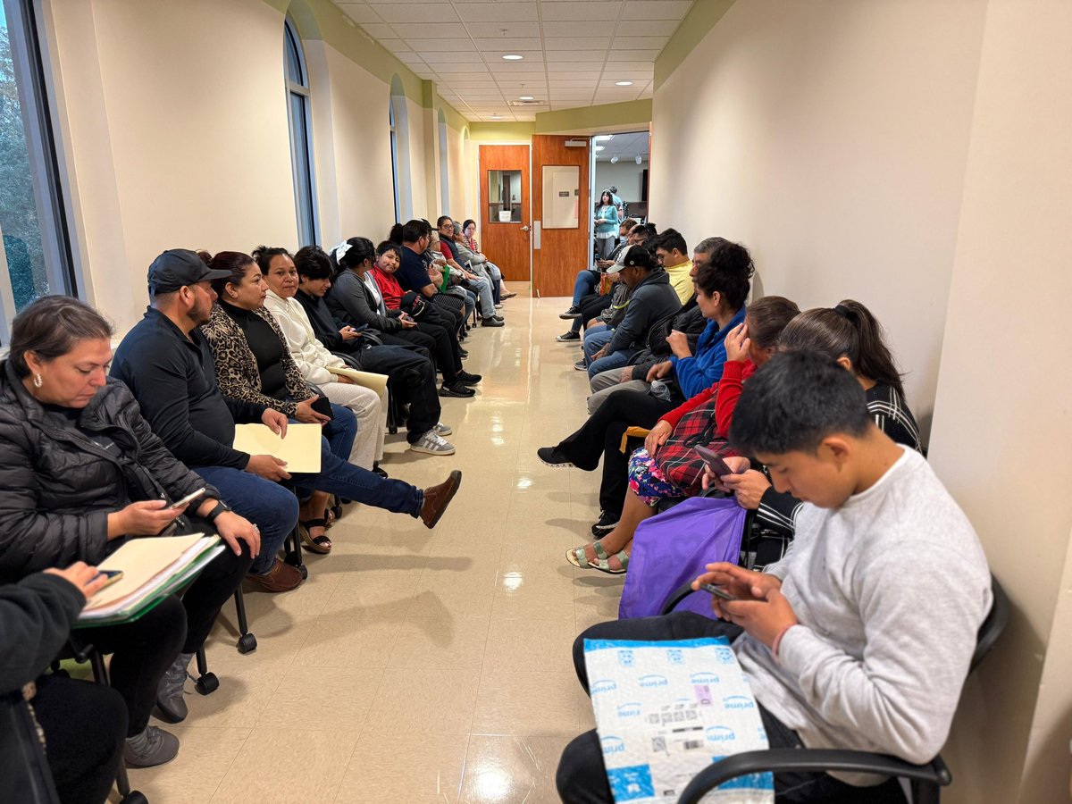 nenaorantes's tweet image. Con el objetivo de acercar los trámites consulares a la comunidad, hoy asistí a la ciudad de #KatyTX, para llevar a cabo, junto con el personal del #ConsulmexHou, las Actividades De Documentación Entre Semana (#ADES). Durante esta jornada, se atendió a la comunidad mexicana.