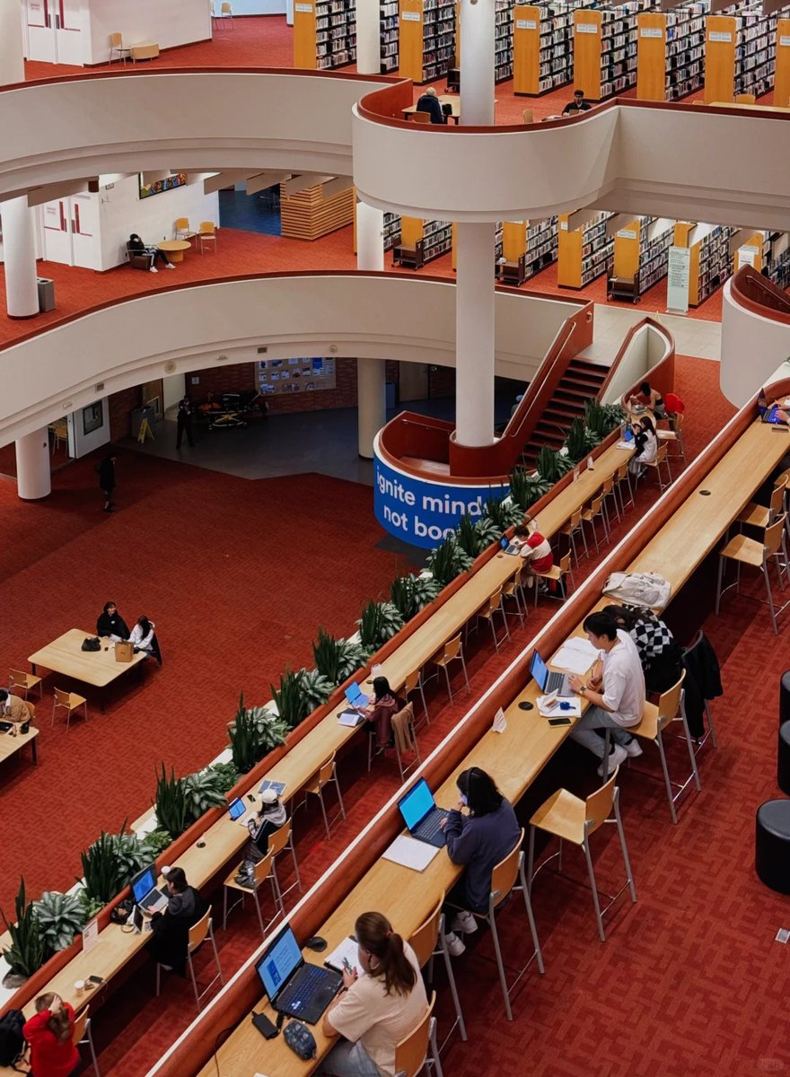 gyufjtyk's tweet image. Bookworm in progress. Do not disturb.💞