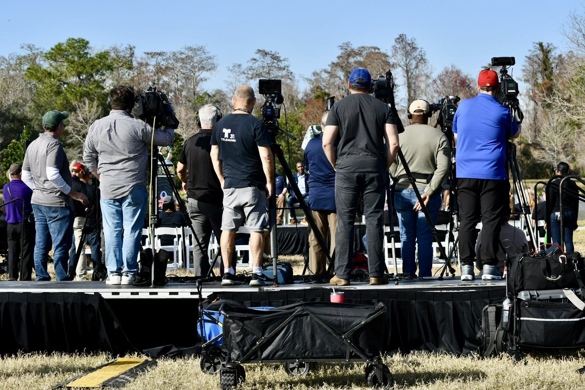 TonyFayPR's tweet photo. Orlando, are you ready?! The 2025 Pro Bowl Games take over Camping World Stadium this Sunday! 

In collaboration with Florida Citrus Sports, Tony Fay PR helped invite the media to kick off Pro Bowl celebrations with a press conference and community greening project!

The countdown is on for a fantastic Pro Bowl weekend! 

📸: Sam Gardner