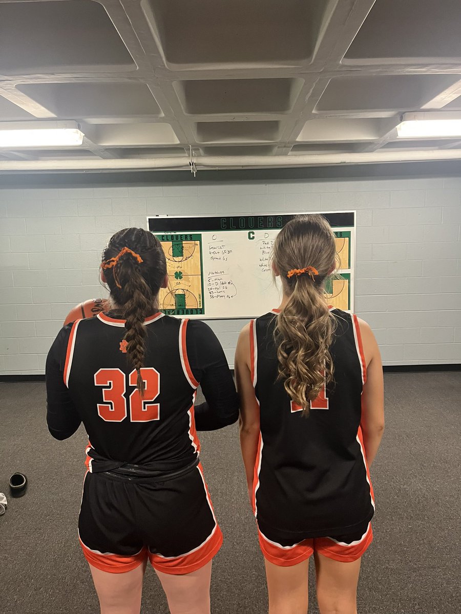 RickSemmler's tweet image. Northview’s Reagin White and Sullivan’s Ally McKinney teamed up to get several girls basketball teams to wear orange ribbons in honor of the late Tim Sarver. He’s father of Sullivan PG Katherine Sarver who passed recently from
Cancer. #SUPPORTINGEACHOTHER