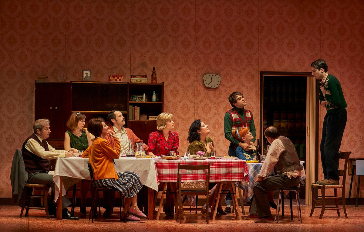 L'Aranya al <a href="/teatrenacional/">TNC</a> és un espectacle rodó. Fa olor d'èxit. L.exemple de la funció que ha de tenir un teatre nacional fent ben viu un text clàssic. Repartiment espectacular amb una gran Mima Riera en  un registre dramàtic molt potent i divertidíssima Berta Giraut.1/2