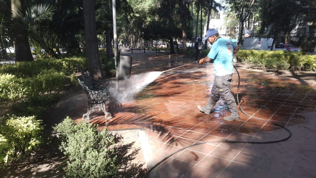 yoamopolancoMH's tweet photo. 🌟 Jornada de Limpieza Urbana 🌟
Ayer, desde la @AlcaldiaMHmx, llevaron a cabo trabajos de limpieza en la Col. Polanco IV Secc.
📍 Horacio, de Aristóteles a Mariano Escobedo
Gracias a @cesar_m_garrido, al Lic. David Rodríguez Lara y a todo el equipo por su compromiso con Polanco https://t.co/qgwtvQTacj