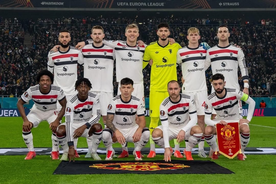 LisandrMartinez's tweet image. Into the last 16! Thanks to the travelling support, Red Devils! @ManUtd 👹❤️