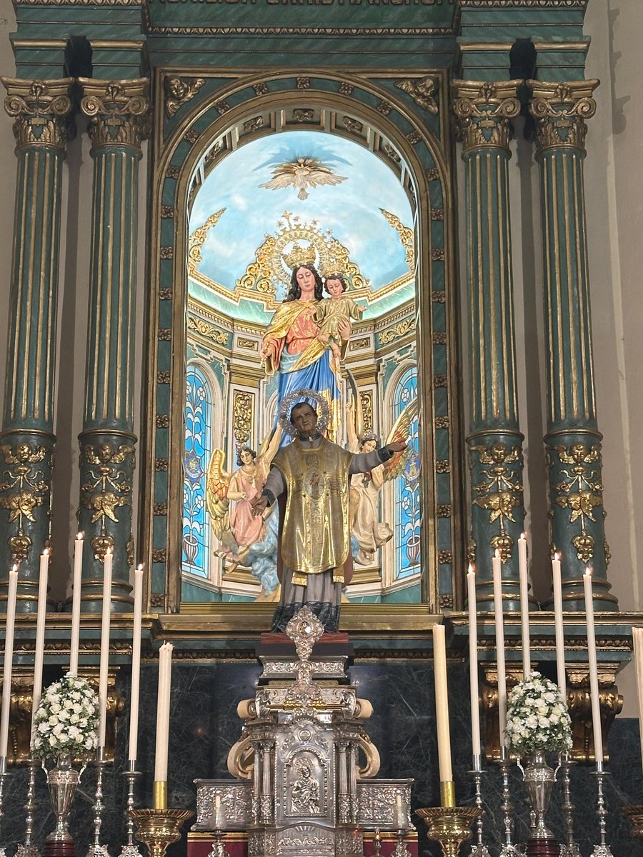 🌟 ¡Feliz Día de San Juan Bosco! 🌟
Hoy celebramos con alegría y gratitud la vida y legado de San Juan Bosco, un verdadero padre y guía para tantos jóvenes. Él nos enseñó que, a través de la devoción a María, encontramos el camino hacia la alegría y la salvación. ¡Viva Don Bosco!