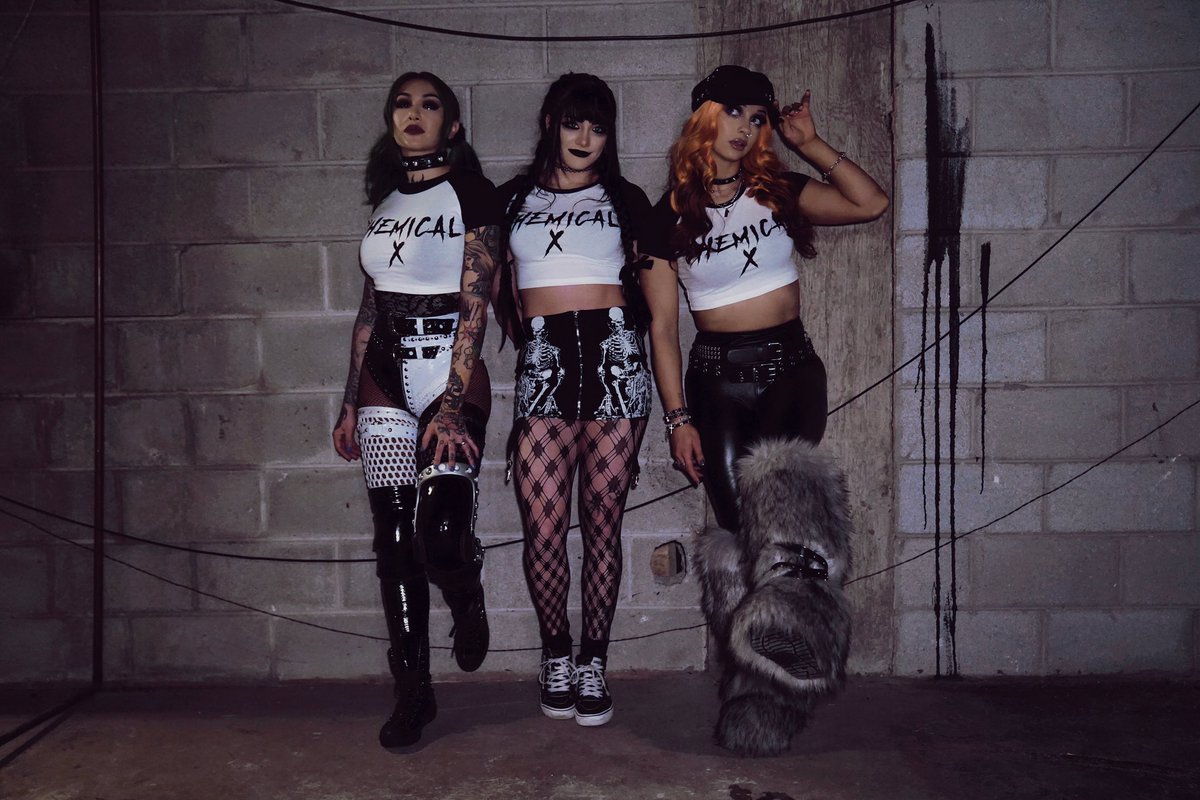 HellsFavoritePK's tweet photo. kool thing 💚🖤🧡 https://t.co/4AIX9NGuny