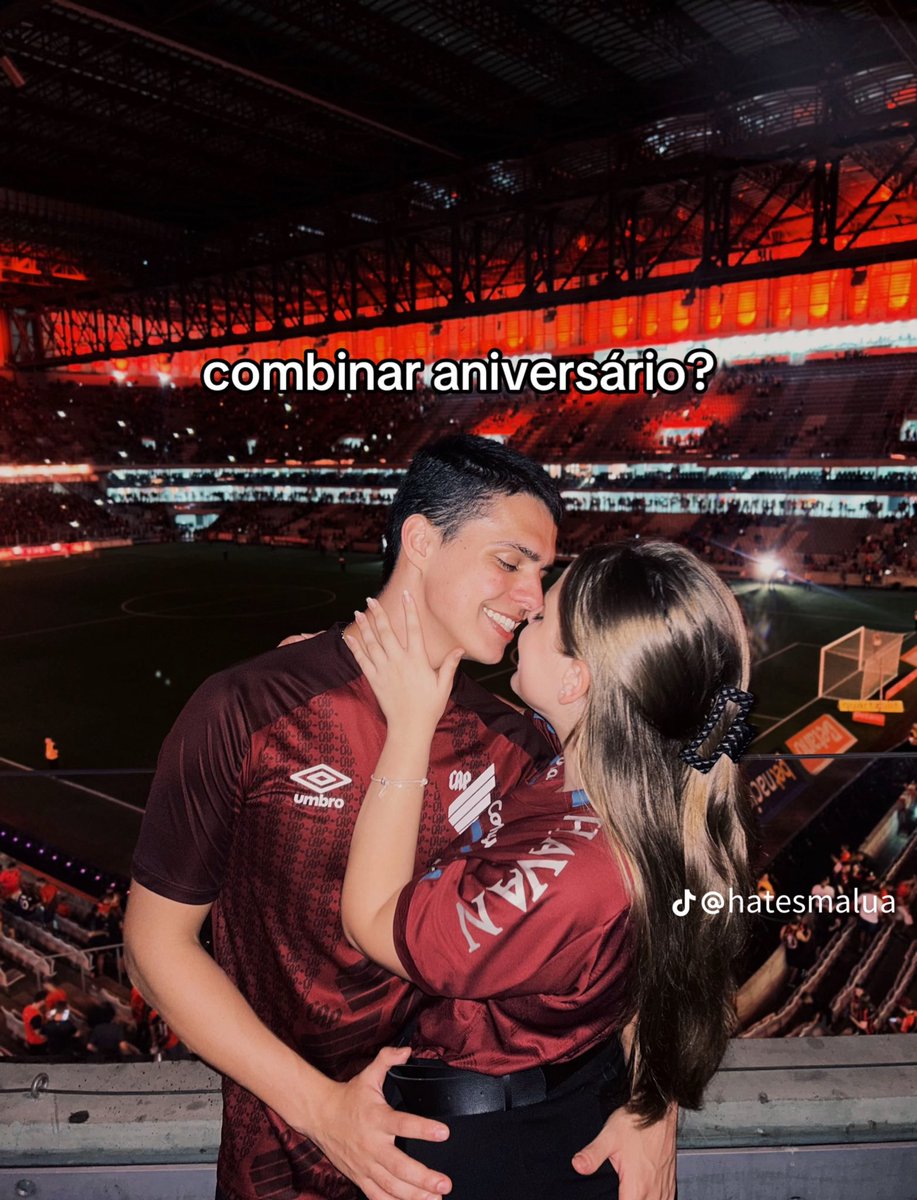 – Sonhei com você!
– E como foi?
–  ….