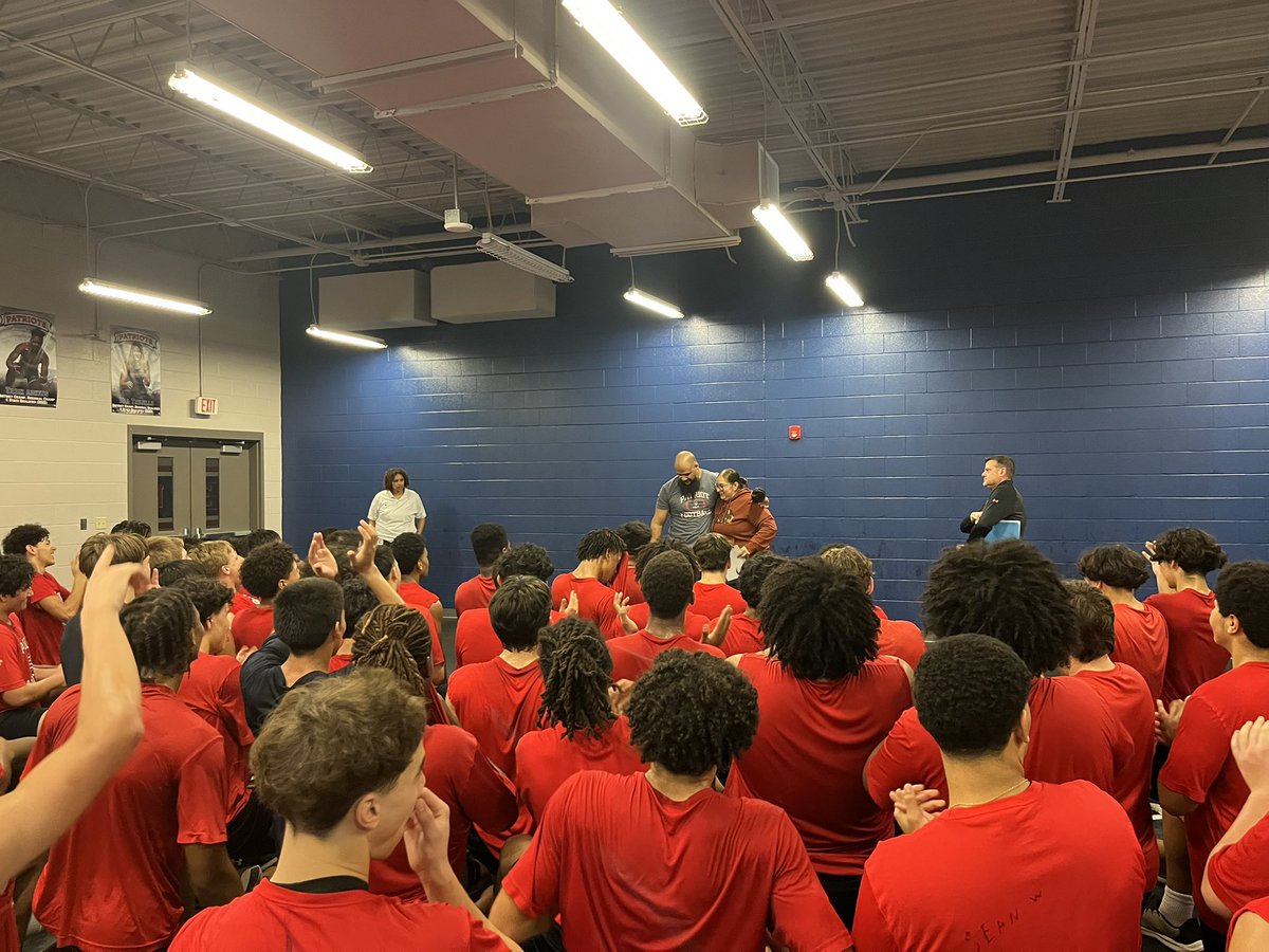 Exciting day at #PatriotNation ‼️‼️ Huge shout out to <a href="/CoachMBullock/">𝐂𝐨𝐚𝐜𝐡 𝐌𝐚𝐭𝐭𝐡𝐞𝐰 𝐁𝐮𝐥𝐥𝐨𝐜𝐤</a> for being <a href="/JISD_ATHLETICS/">Judson ISD Athletics</a> COACH OF THE MONTH 🔥 #EETEDT <a href="/JudsonISD/">Judson ISD 🍎</a> <a href="/SAVeteransHS/">Veterans Memorial High School</a>