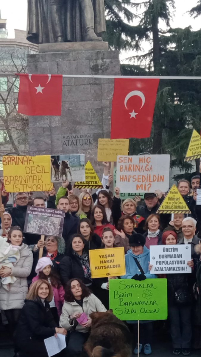 dilekTS6161's tweet photo. @Aslican_33 
@SibelKilic888 
Susma haykır katliama hayır!
#SokakHayvanlarıSahipsizDeğil 
#AymYasayıİptalEt 
#sokaktayımyanındayım 
#köpek 
#trabzon 
#KARADENİZ https://t.co/qBmQIfpGqS