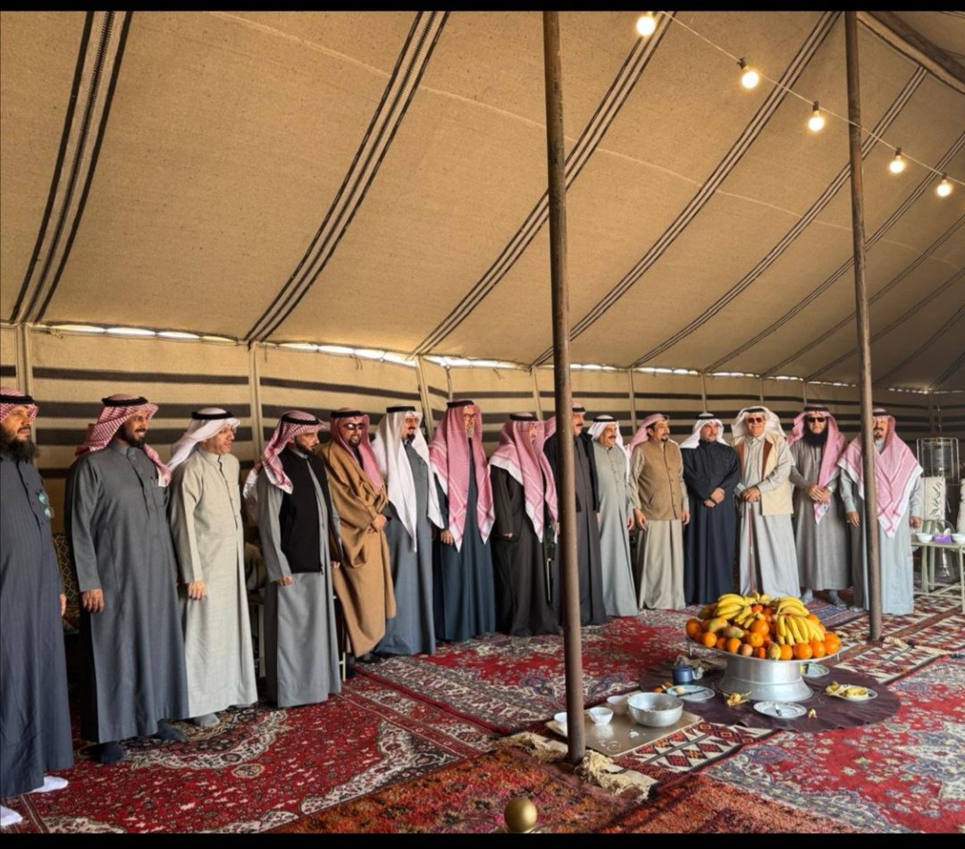 apatche08's tweet photo. العم / عيد جابر بن بشيِّر الجبري وإخوانه في ضيافة الشيخ / عجران فهد العجران https://t.co/1AYb6EhsTW