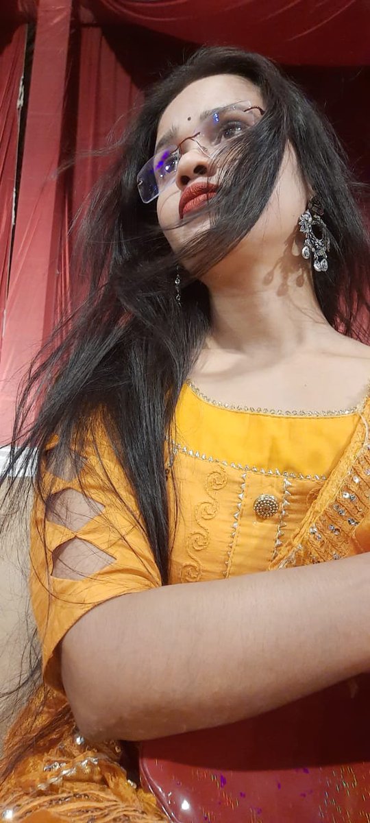 सबसे मुश्किल काम है समेटना!
फिर वो बिखरा घर हो ,बोली गयी बात हो या कोई रिश्ता!
＼(_ _)