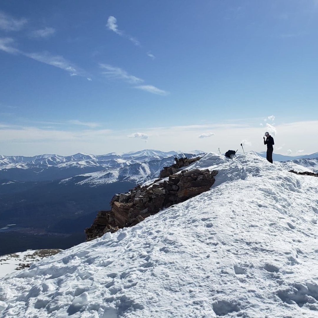 TheNextSummitA1's tweet image. 📸 Nothing beats the feeling of standing on top of the world. Here are a few of my favorite summit views from the past year! Swipe to soak in the beauty. 🏔 👀

Which of these summits is calling your name? Let me know your favorite in the comments!

#Colorado14ers #SummitViews