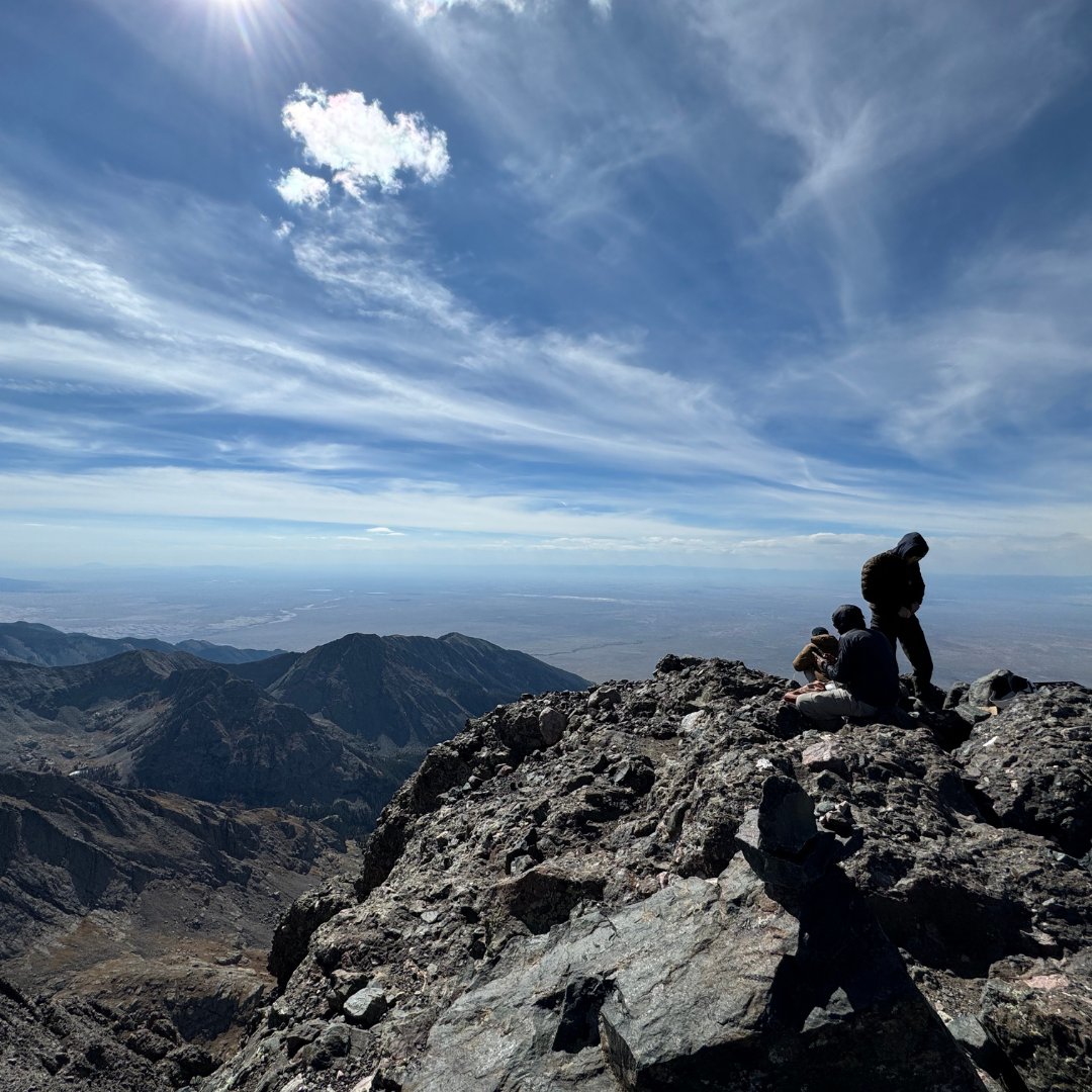 TheNextSummitA1's tweet image. 📸 Nothing beats the feeling of standing on top of the world. Here are a few of my favorite summit views from the past year! Swipe to soak in the beauty. 🏔 👀

Which of these summits is calling your name? Let me know your favorite in the comments!

#Colorado14ers #SummitViews