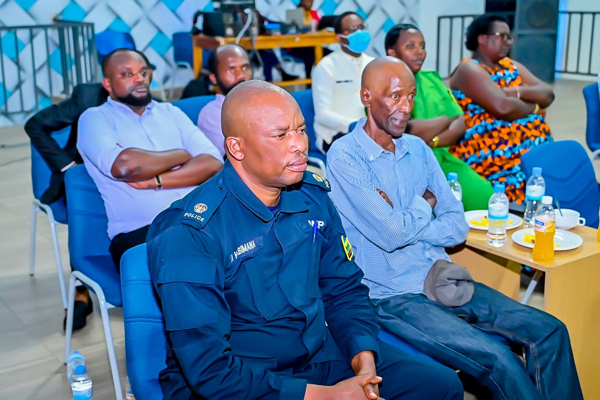 Abikorera mu mujyi wa Ruhango baganiriye n'Ubuyobozi bw'Akarere. Ni inama yayobowe n'Umuyobozi w'Akarere <a href="/valencesh/">Valens Habarurema</a> ari kumwe n'inzego zitandukanye. Haganiriwe uko uyu mujyi ukomeza kwihuta mu iterambere hubakwa ibikorwaremezo bifasha abahatembera kubona serivisi  bakeneye