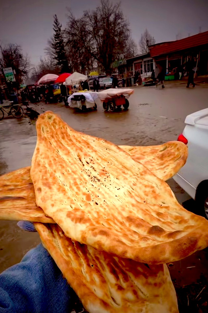 This is for all who miss the smell of fresh Afghan bread 🥖