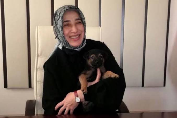 Özlem Zengin İstifa!