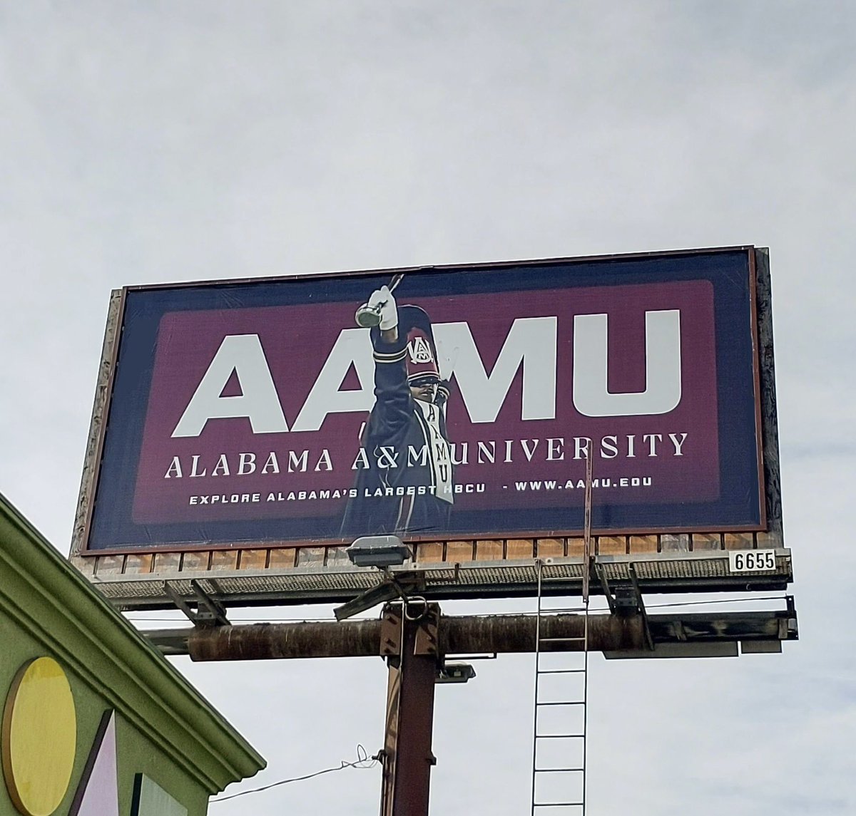 aamuedu's tweet photo. Along Inglewood’s Manchester Blvd, Alabama A&M’s arrival in SoCal is evident! We’re painting the city maroon and inviting passersby to “explore Alabama’s largest HBCU!” Everything you need to know about the @aamuband’s performance at this weekend’s @HBOB is at https://t.co/yHiHEnwSj8