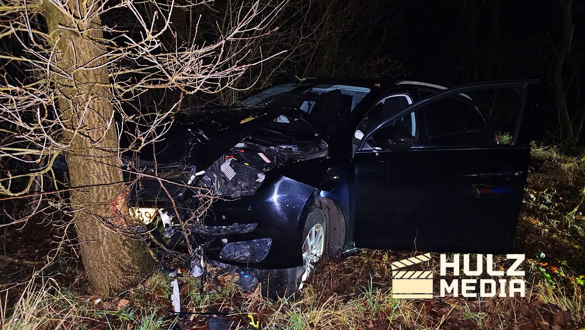 Auto-ongeluk in 't Harde: Man rijdt tegen boom